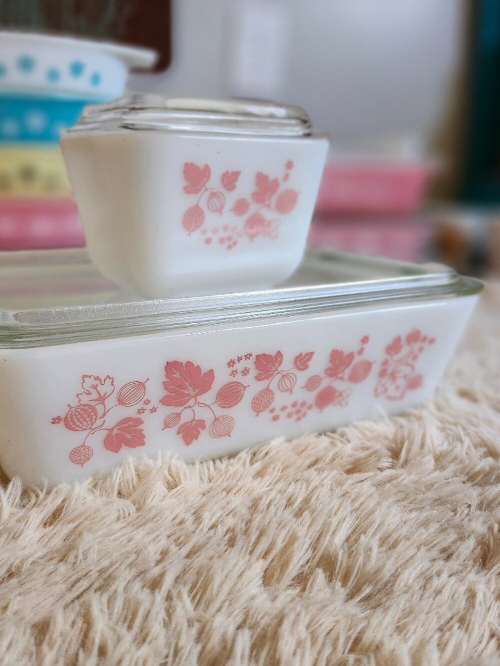 Pyrex pink Gooseberry 503 and 501 with lids